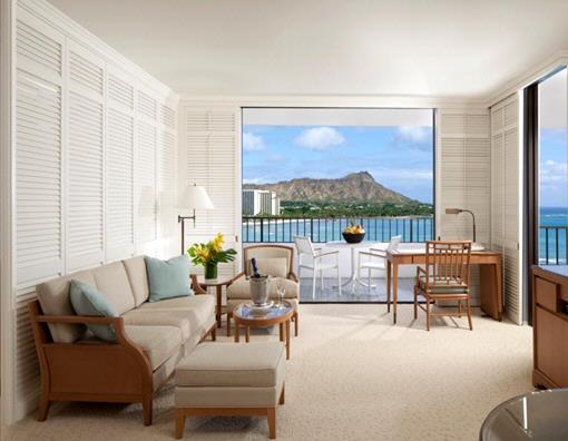 Das berühmte Hotel Halekulani verwöhnt mit ganz persönlichen Service und stilvolles Wohnen direkt am Waikiki Strand mit Diamond Head Ausblick.