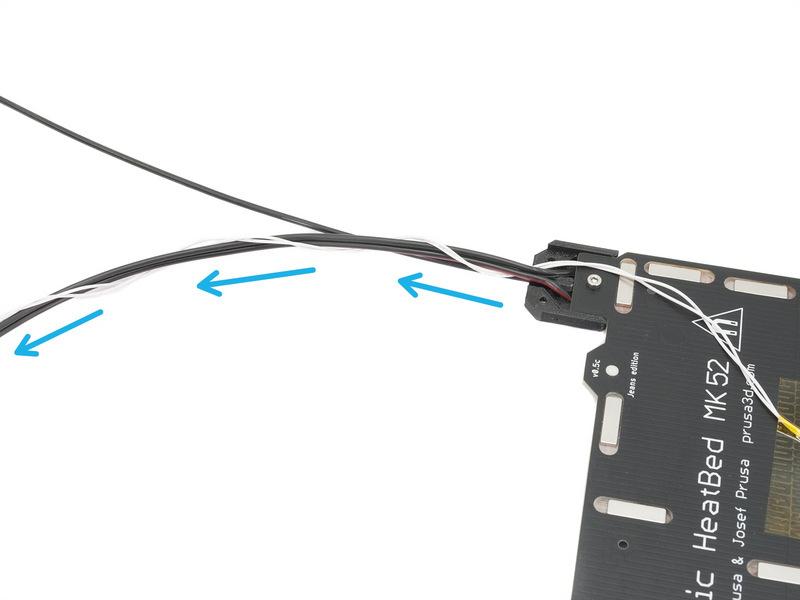 Dies verhindert, dass sich das Kabel überdehnt und die Verbindung in der Mitte des Heizbetts unterbrochen wird, wenn sich das Heizbett während des