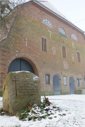 Widerstand Damals lebte Max Schmidt noch, der als Aufseher des KZ Fürstengrube die Häftlinge nach Glasau brachte Auch die Kirche