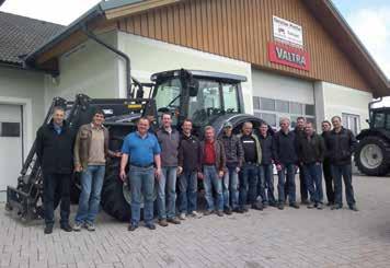 artner@maschinenring.at oder 059060 383! Traktor Oberlembach Am 29. April wurde von der Gruppe Oberlembach (10 Landwirte) der neue stufenlose Valmet 163 bei der Fa.