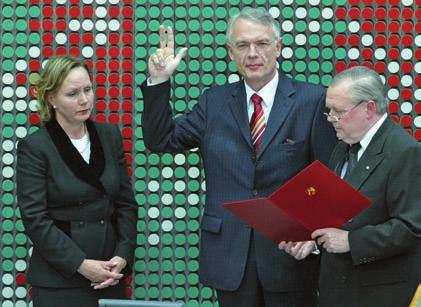 Vereidigung von Johannes Riedel als Mitglied des Verfassungsgerichtshofs NRW durch Landtagspräsident Schmidt, 8.