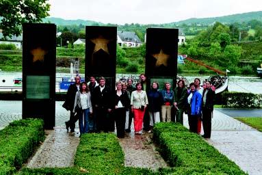 Členovia projektu CBCnet pred Šengenským pamätníkom na brehu rieky Mosel v Šengene (Luxembursko): Tomáš Findra (Slovensko), Wilfried Schmidt (Nemecko), Anne Arrelo (Švédsko), Ulf Olovzon (Švédsko),