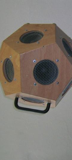 Akustikmessungen Ermittlung von Schallpegeln am Arbeitsplatz Bestimmung von Nachhallzeiten Messung der Schalldämmung an Bauteilen Wir führen Messungen von Lärmpegeln und anderen akustischen