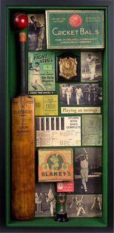 21837 Cricket-Collage mittel Collage gefertigt aus echten, alten Sportantiquitäten.
