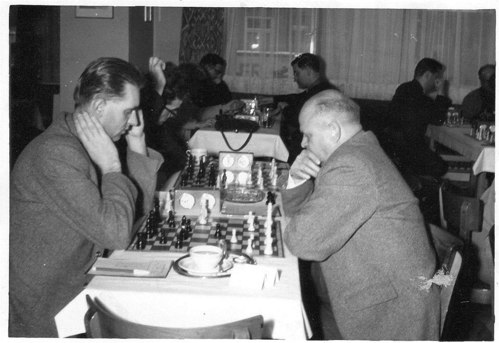 Anläßlich des 70jährigen Bestehens wurde der Unterfränkische Schachkongress erneut in Schweinfurt durchgeführt. Gespielt wurde vom 1. bis 5. Januar 1963 im Café Beier.