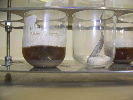 3-Phasen-Extraktionen Untersuchungsstrategie - Schritt 1: Testung mit 3 verschiedenen, im Labor kontaminierten Böden und unterschiedlichen