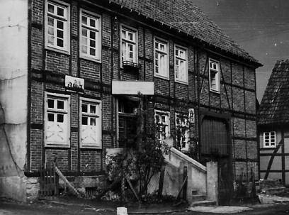 1938 nach Köln umziehen, nachdem das Gewerbe von den Nazis untersagt worden war. Das Haus verkauften sie an Frau Sophie Jesse. Diese stand bis Anfang 1940 mit der Familie in brieflichem Kontakt.