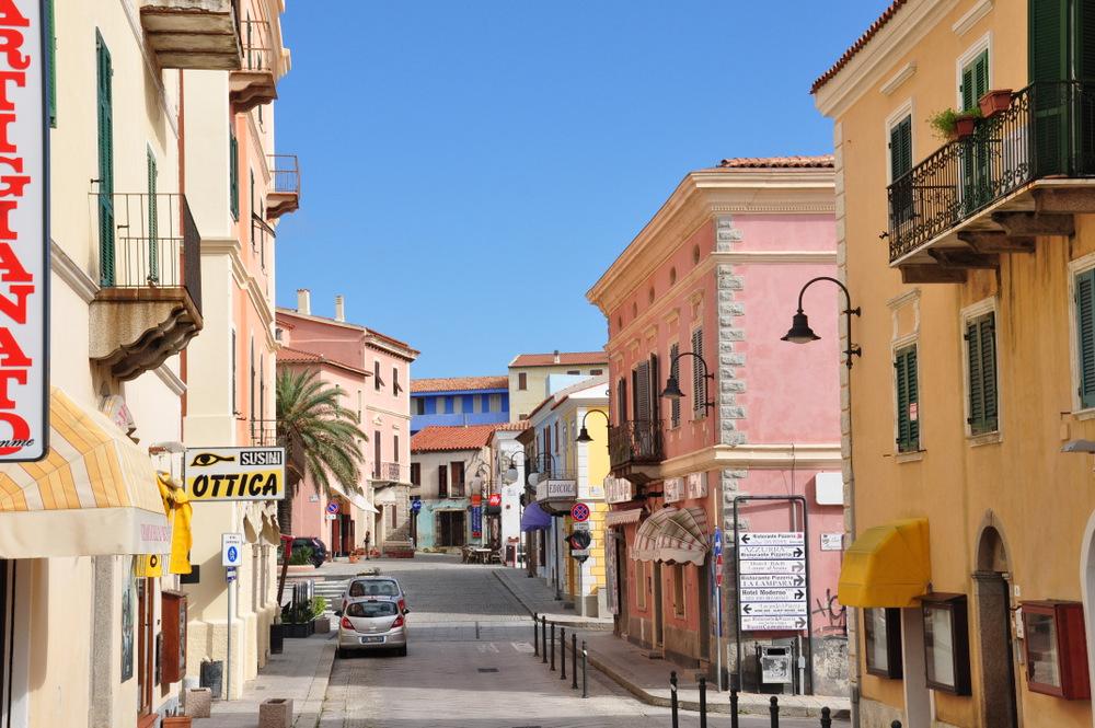 Da bietet sich der Hafen von Sa Der Hafen liegt von La Maddalena etwa 14 Seemeilen entfernt in Richtung Osten.