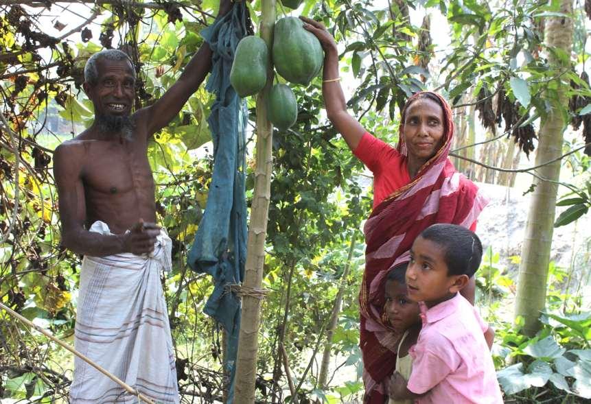 "Es ist das erste Mal in meinem Leben, dass ich eigene Bäume gepflanzt habe, erzählt Marsheda Begum.