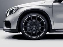 . GLA 45 4MATIC Serienausstattung Exterieur 50,8 cm (20") AMG Leichtmetallräder im 10-Speichen-Design schwarz matt lackiert und Felgenhorn glanzgedreht mit 235/40 R 20 auf 8 J x 20 ET 43,5 Nur mit