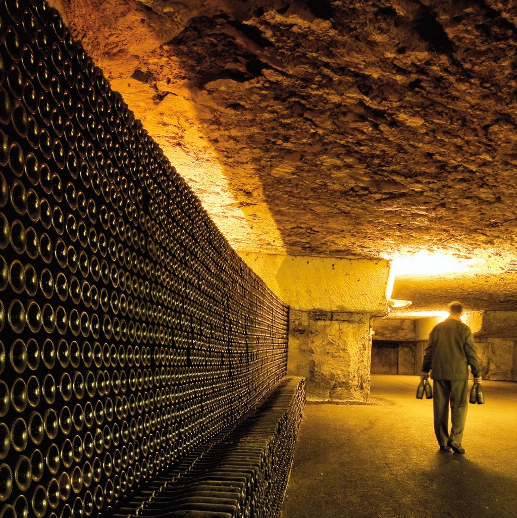 Freude des Menschen Am Anfang von Vive-la-Joie gab es eine Art Neugier Diese Cuvée betrachten wir als das Juwel unserer Keller, weiß und rosé, der perfekte Ausdruck des Könnens, das wir seit 1972