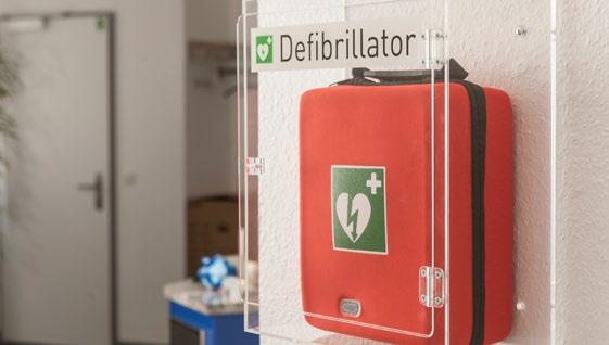 Gerätetechnik nicht mehr benutzt werden dürfen. Durch das Austrocknen der Klebeelektroden wird die Analyse und die Schockabgabe des AED gestört. 3.