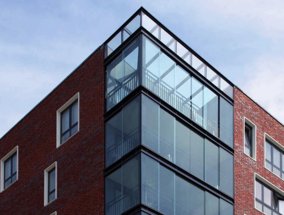 Die Glasschiebeanlagen von Aweso schützen Balkone, Terrassen, Loggien, Kastenfenster und Sitzplatzverglasungen nicht nur vor Wind,