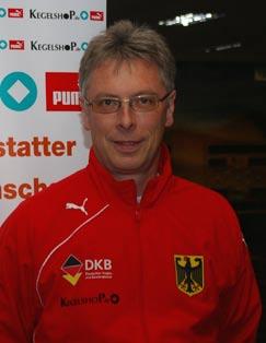 6 WM-Vorschau CLASSIC Damen-Nationaltrainer Rudi Sommer: Ich orientiere mich an den Zielen der Spielerinnen Seit 1. Mai 2010 ist Rudi Sommer aus Ingolstadt Damen-Nationaltrainer.