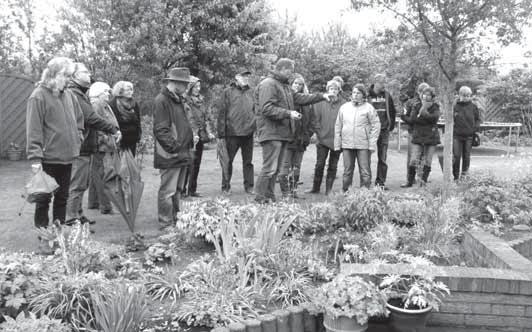 26 Gemeinde Schuby Gartenfachberatung 2013 Am 23. Mai war es wieder einmal so weit, die jährliche Gartenfachberatung stand wieder auf dem Programm. Wie schon in den letzten Jahren am lebenden Objekt.