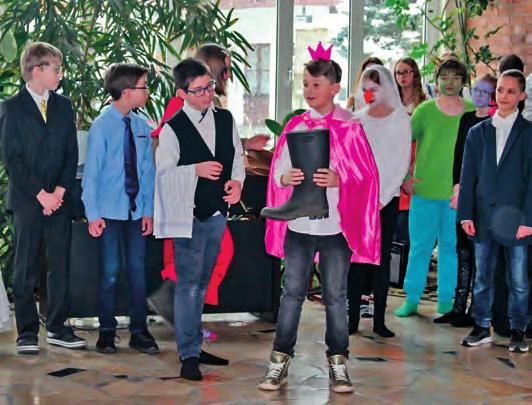 Die Vorschulkinder der Kindergärten Hunderdorf und Windberg waren eingeladen, um beim gemeinsamen Singen die Schüler und Lehrer näher kennenzulernen und auch zu zeigen, was sie schon alles können.