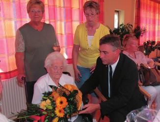 AUS DEN ORTSCHAFTEN BERICHTET September 2007 S. 9 Die Ortschaft Ebendorf hat ihre erste Hundertjährige.