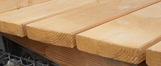 Glattplanken andere Holzarten - Eiche sondert die ersten 2-3 Jahre braune Flüssigkeit aus (Gerbsäure) - heimische Eiche, Waldregion Oberrhein - FRANK-Langzeitholz kann natürlich marmoriert sein -