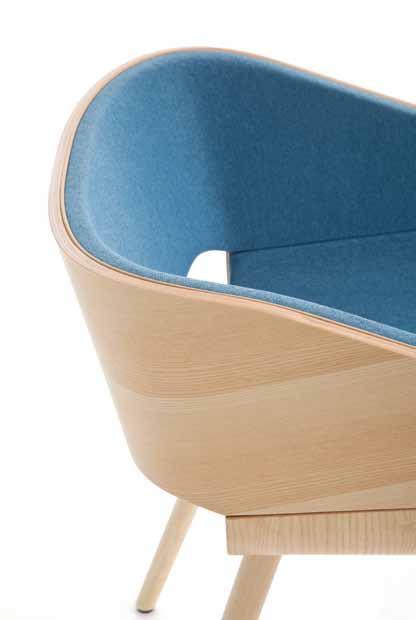 4UNDICI, a versatile chair with enveloping and refined lines.