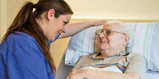 :: SOZIALPOLITIK :: 06 :: 07 Mit viel Engagement und Einfühlungsvermögen kümmern sich die Pflegekräfte der AWO Bremen um ältere Menschen, die Unterstützung benötigen.