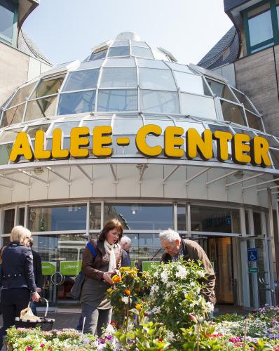 000 Größtes Shopping-Center im Bergischen Land WIRTSCHAFTLICHE ATTRAKTIVITÄT DER STADT Das Allee-Center im Stadtzentrum von Remscheid (NRW) ist der lebendige Einkaufs- und