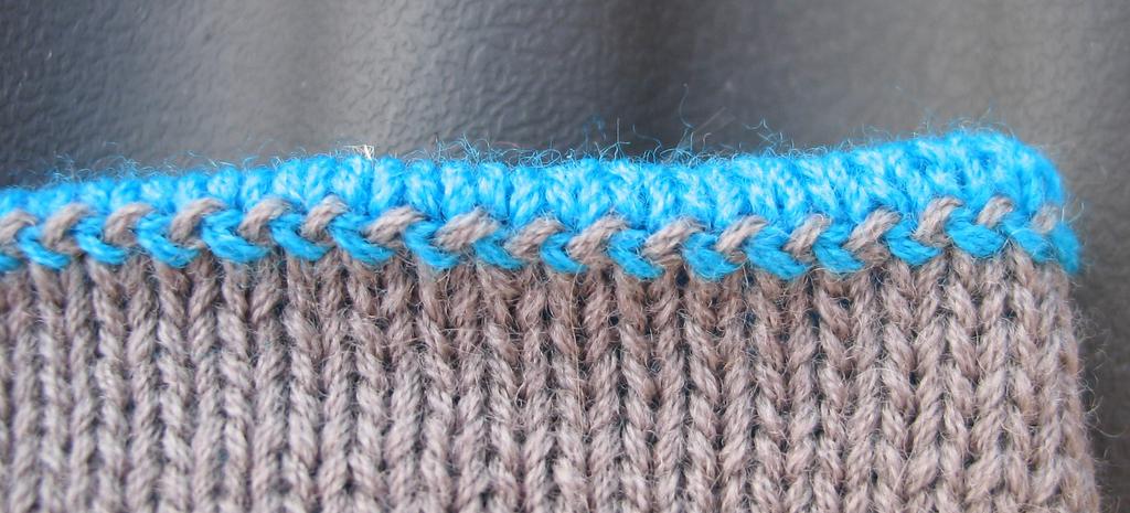 put live stitches from both sides of the tube on circular knitting needles (2-2,5mm), remove waste yarn.