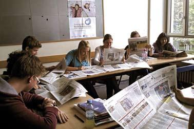 Im Rahmen des Projekts ZeitungsZeit Nordrhein-Westfalen Selbstständigkeit macht Schule erhalten die Schülerinnen und Schüler der Jahrgangsstufe 9 drei Monate lang täglich eine Tageszeitung, mit der