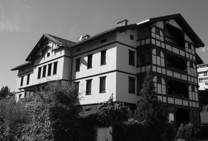 3 Die Marktgemeinde Telfs ein Vorbild für kommunales Bauen mit Holz 1. Vorgeschichte Das älteste mehrgeschossige Wohnhaus ( Schweizerhaus ) in der Marktgemeinde Telfs wurde schon am 13.09.1888, Zl.