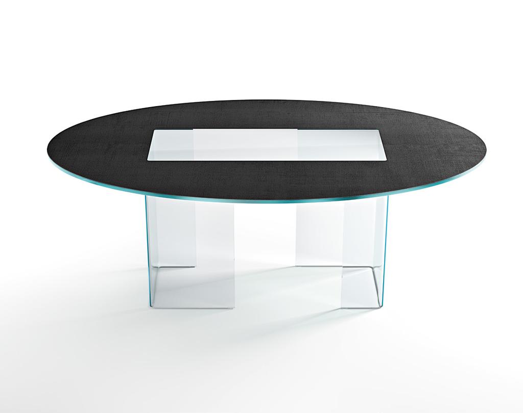 Table composée de deux bases en verre extralight cintré de 12 mm; plateau disponible en verre Skinglass extralight de 15 mm partiellement émaillé à haute température avec