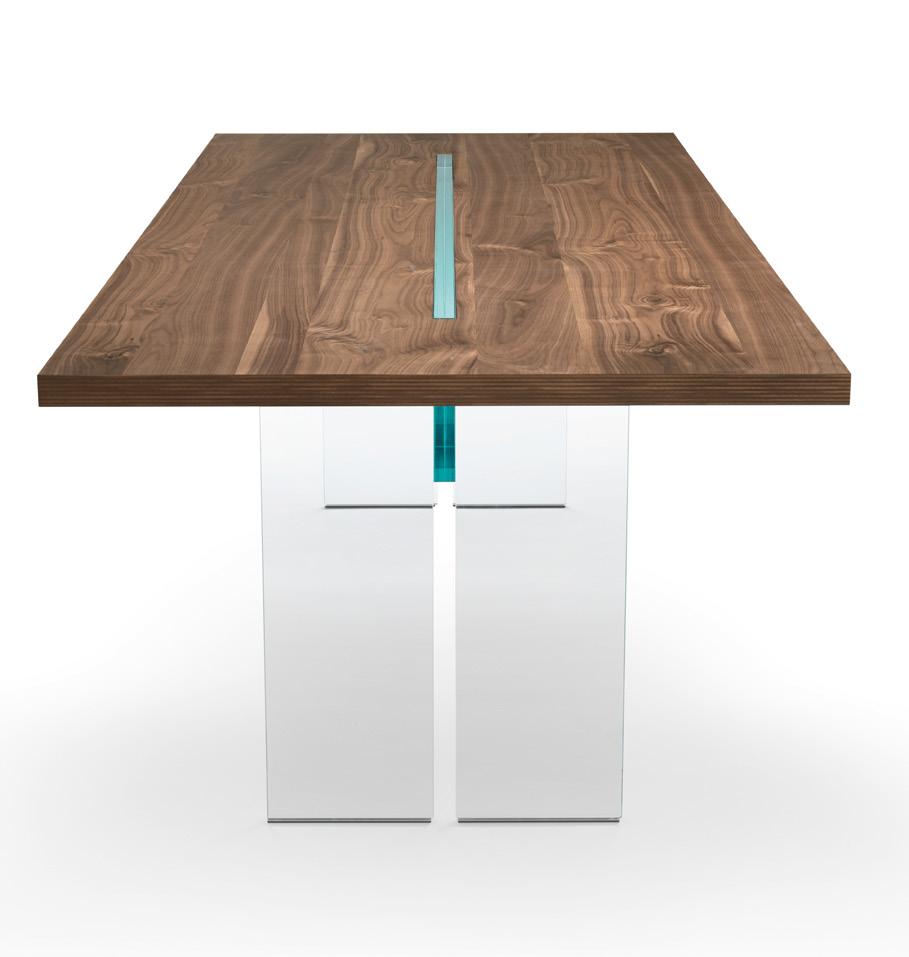Structure in 30 mm laminated extralight glass and legs in 19 mm extralight glass. Table avec plateau en bois contreplaqué, noyer noir ou chêne vieilli.