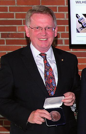Peter Niemz wurde am 23. Juni 2014 im Rahmen des 2. Kooperationsforums Kleben von Holz und Holzwerkstoffen mit der Wilhelm-Klauditz- Medaille des Internationalen Vereins für Technische Holzfragen e.