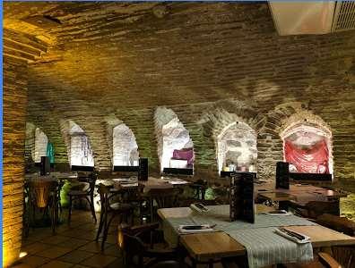 Restaurante La Abadia Das Restaurant ist in einem tiefen Kellergewölbe im Zentrum von Toledo.