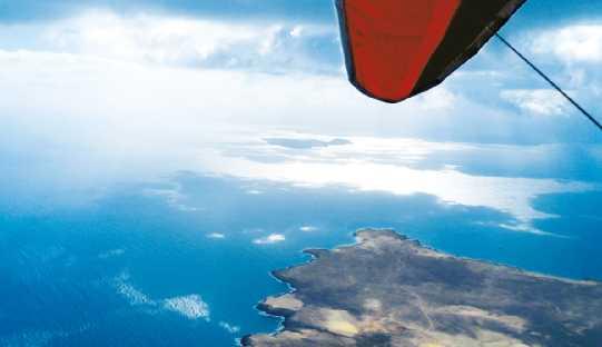 Thermikfliegen über dem palmenbewachsenen Hochtal von Haria kombiniert mit dem dynamischen Hangflug entlang der schwarzen Vulkankette von La Geria gestaltete die 60 km lange Inselquerung nicht nur