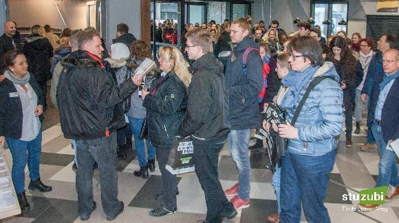 Besucher der Stuzubi Dortmund Am Messetag nahmen knapp 200 Schüler am Gewinnspiel und der damit verbundenen Umfrage zur Stuzubi teil.