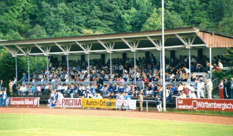 Juli 1988 Im Juli 1988 gastierte der FC Schalke 04 zu einem Testspiel gegen den VfB Wissen im Dr.Grosse-Siegstadion. Damals trennte die beiden blauweißen Vereine gerade mal eine Spielklasse.