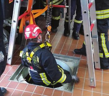 werden kann. Mit der Einführung des Gerätesatzes Absturzsicherung wurde den Feuerwehren eine wichtige Komponente zum Eigenschutz, aber auch zur effizienten Rettung von Personen an die Hand gegeben.
