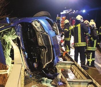 Einsätze Verkehrsunfall An einem Samstagabend gegen 23.30 Uhr kam ein Skoda auf der B 32 Höhe Ennetach von der Fahrbahn ab.