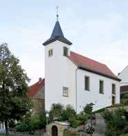 Laurentius Pfarrkirche In den Jahren 1816/17 wurde das ehem. Wasserschloss aufgrund von Baufälligkeit um gebaut und beherbergt in L-Form Kirche und B4 Pfarrhaus.