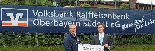 Volksbank Raiffeisenbank unterstützt TSV Berchtesgaden Auch in diesem Jahr hat der TSV Berchtesgaden wieder einen Zuschuss in Höhe von 600 Euro von der Volksbank Raiffeisenbank Oberbayern Südost