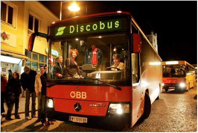24 Abbildung 12: Discobus (Online, 08.11.08, b)) 3.3 Der 50er Die Busverbindung der 50er bestand zwischen 2003 und 2007, wo er wieder eingestellt wurde.