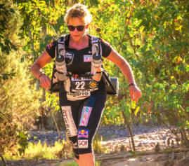Mit Rippenbruch zum Novum Beim längsten und schwierigsten Wüstenetappenlauf der Welt stellte FT-Extremläuferin Brigid Wefelnberg einmal mehr unter Beweis, welch mentale und physische Stärke sie
