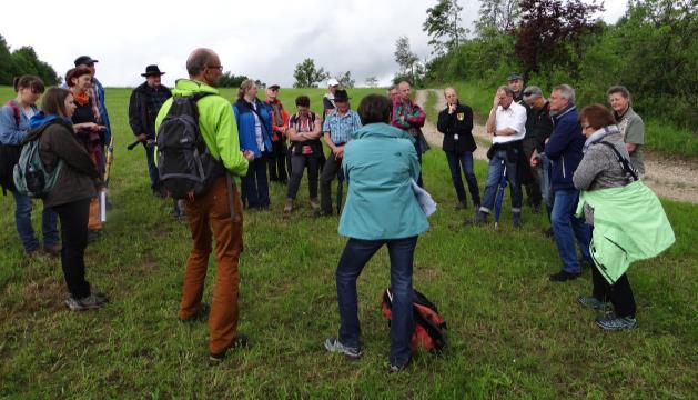 Landschaftserhaltungsverband Landkreis Göppingen e.v. 9.2 LEV-Wanderexkursion Im Rahmen einer Wanderexkursion mit dem Motto Kulturlandschaft mit allen Sinnen erfahren hat der LEV am 02.06.