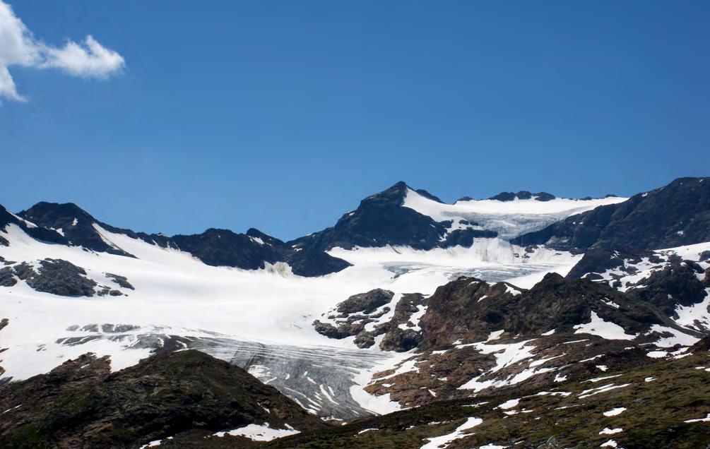 C - 2 PFLERSCHTAL / OBERNBERGTAL MAGDEBURGER HÜTTE (2.423m) Ausgangspunkt: Parkplatz Hölle in Hinterpflersch. Ein sanft ansteigender aber steiniger Weg führt uns zur Ochsenalm.