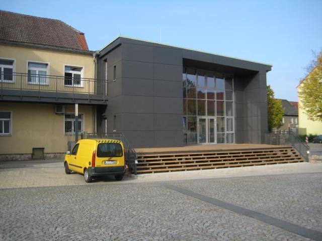 2010 Neubau Rathausanbau Ergänzung des historischen Rathauses um einen modernen Anbau im Passivhausstandard Umrüstung der Heizungsanlage im historischen Gebäudeteil auf