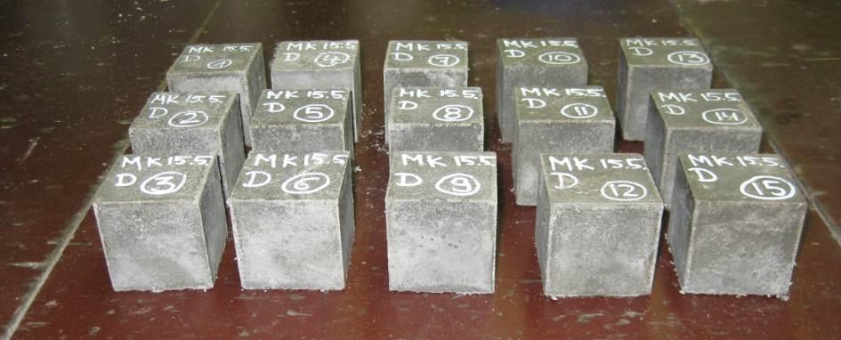 Hierfür wurden Zementstein- und Zementmörtelwürfel hergestellt [Abb. 9, links], die nach einer definierten Lagerungszeit, in einen vorgeheizten Ofen eingesetzt wurden.