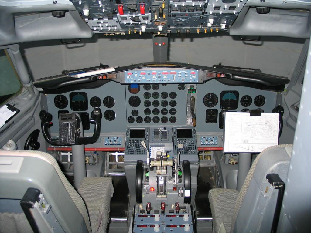 Flight & Cockpit Infomation Seite 2 von 7 Mit der Software - basierend auf 20-jähriger Erfahrung in der Entwicklung von Simulator- Zusatzpaketen - können analoge, gemischte und modernste digitale