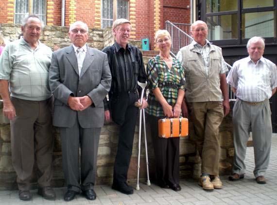 Herzlichen Glückwunsch zum Geburtstag Mit den vielen Gratulanten zu Margot Schüchners 60. Geburtstag am 30. August 2009 war eine repräsentative Delegation des VdK-Orts- und Kreisverbandes erschienen.