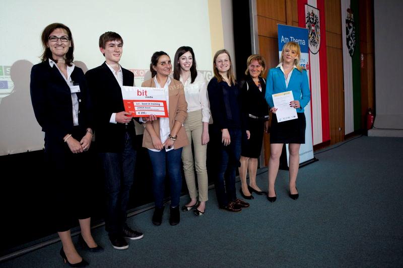 Mit einem AWARD für Unternehmerisches Denken und Handeln wurde das Team der meihaubn JUNIOR Company des Akademischen Gymnasiums Graz ausgezeichnet. Mag.