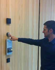 Auf vier Standorten setzt die Raiffeisenbank Mittelbregenzerwald eine hochmoderne ekey net RFID Konfiguration mit Alarmtechnik ein, die von den Profis der Hartmann