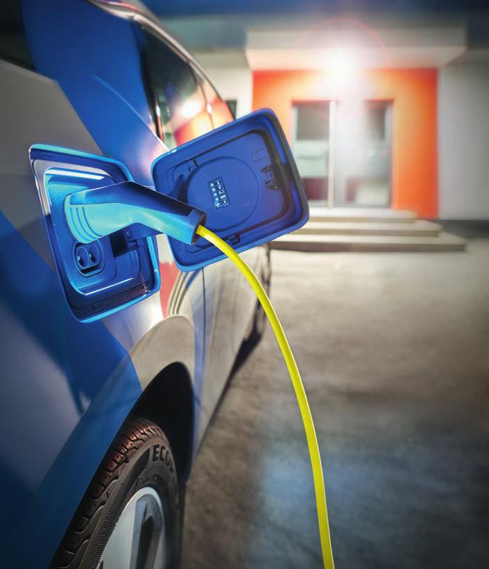 44 Auto Technik Anzeige»Elektromobilität hat Zukunft«Tankstellen für Diesel- oder Benzinmotoren gibt es an jeder Straßenecke. Ladesäulen für E-Fahrzeuge sieht man dagegen seltener.